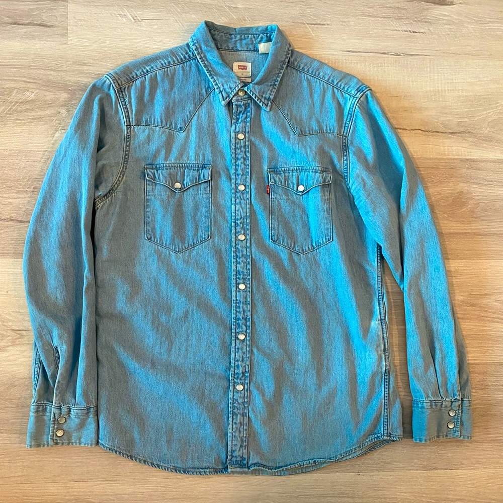 Levi’s Western Chambray Shirt (M)
